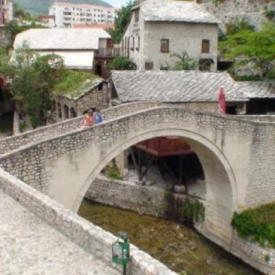 Quartier du Vieux pont de la vieille ville de Mostar