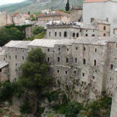 Quartier du Vieux pont de la vieille ville de Mostar