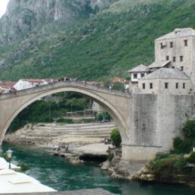 Quartier du Vieux pont de la vieille ville de Mostar